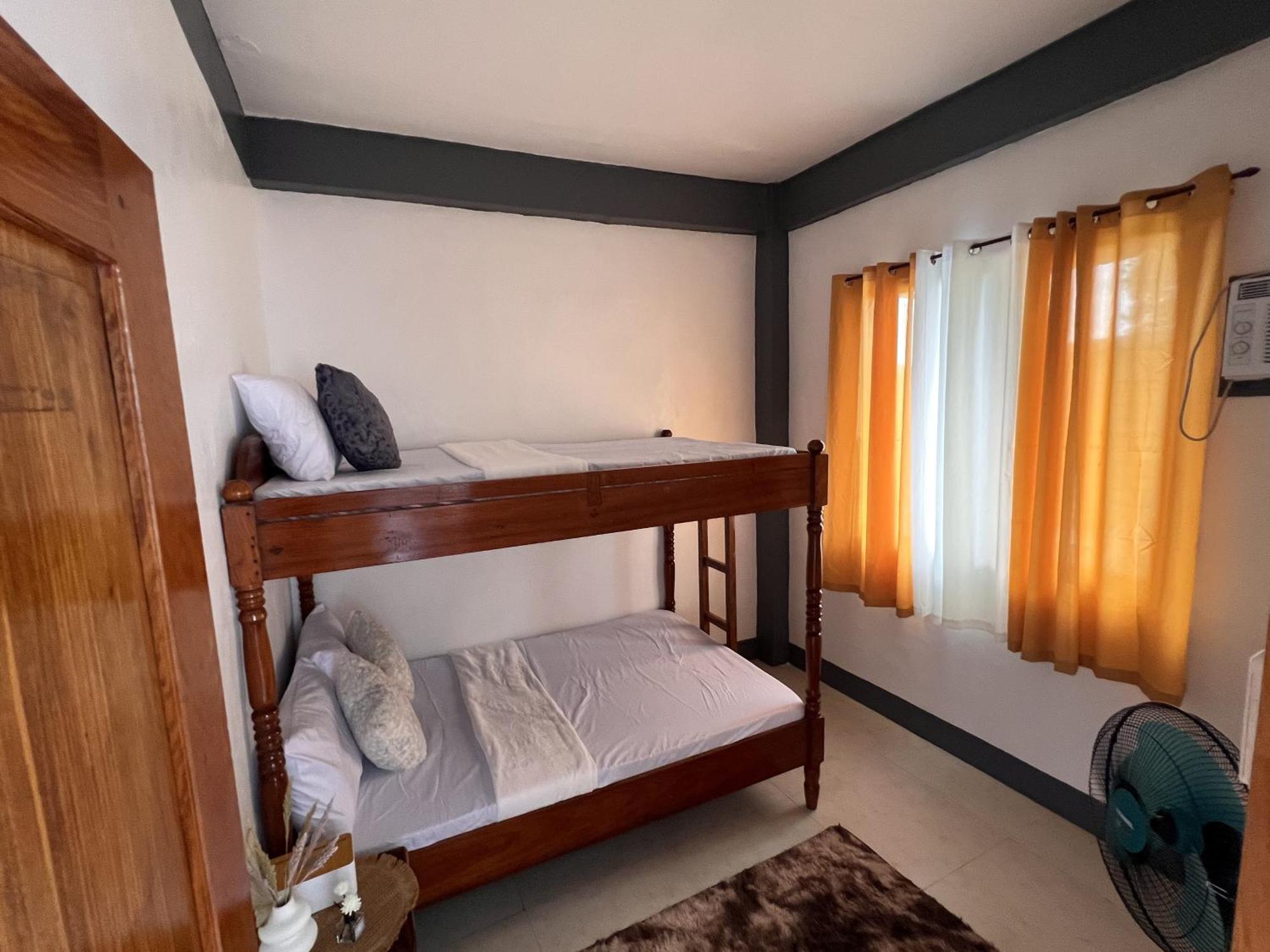 Eighty8 Tourist Inn Coron Exterior photo