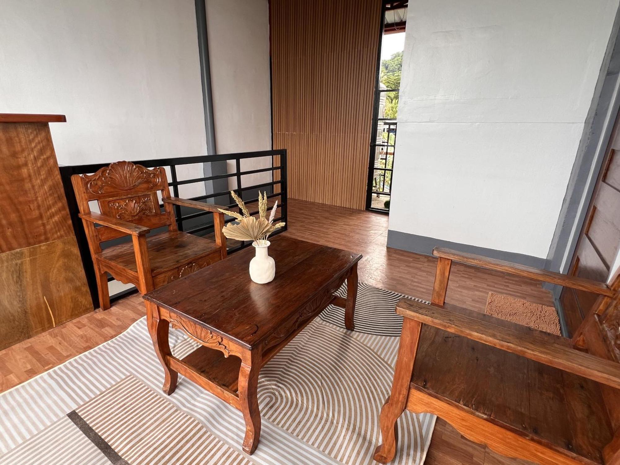 Eighty8 Tourist Inn Coron Exterior photo