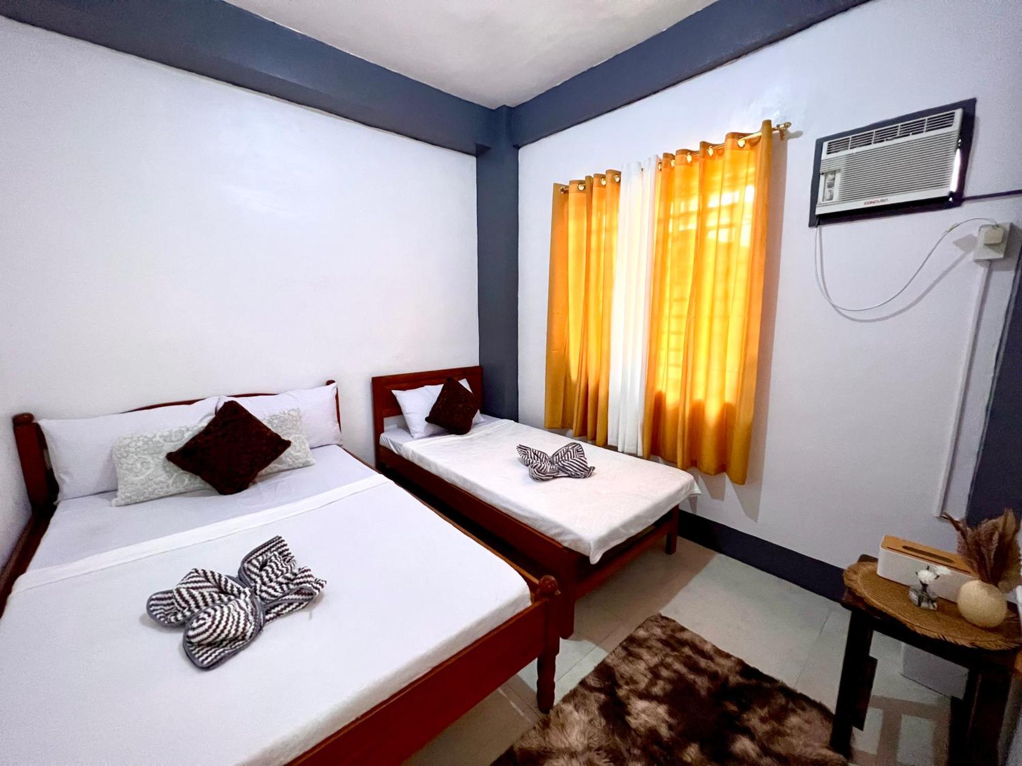Eighty8 Tourist Inn Coron Exterior photo