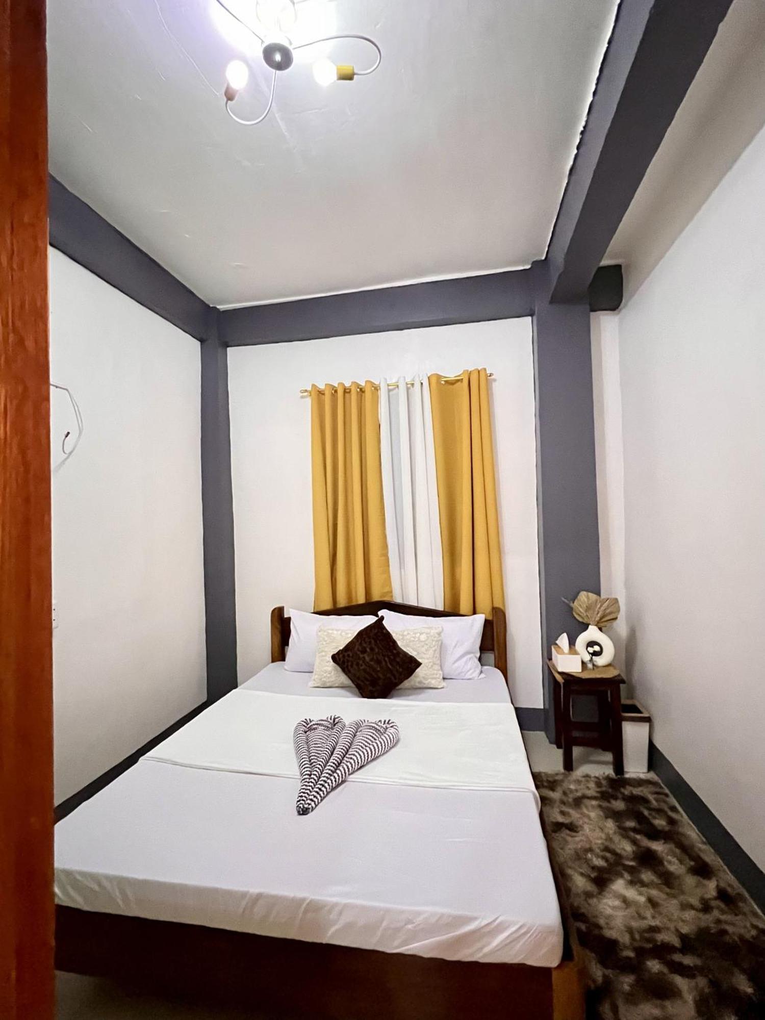 Eighty8 Tourist Inn Coron Exterior photo