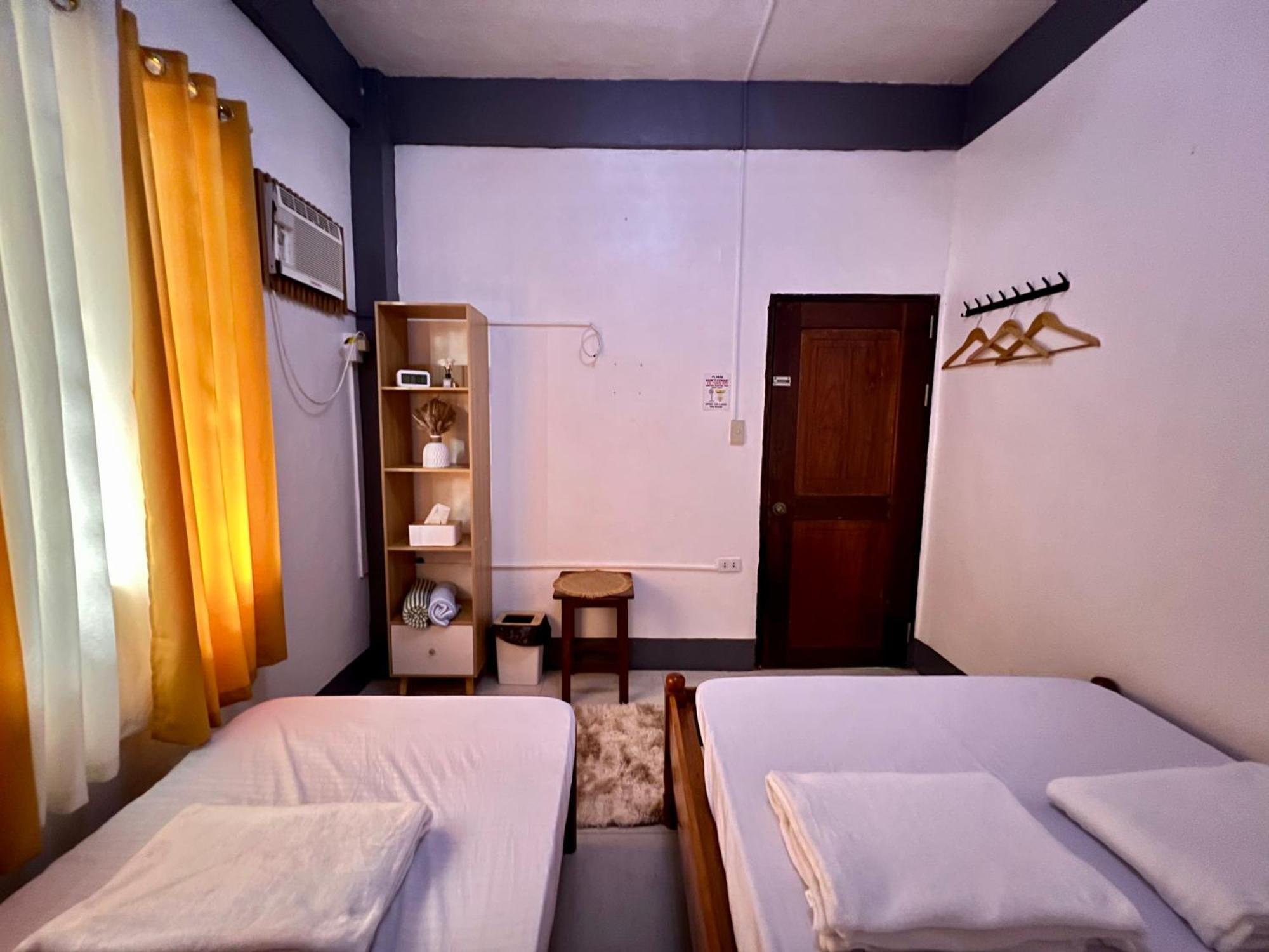Eighty8 Tourist Inn Coron Exterior photo
